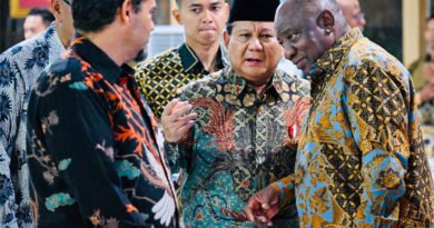 Batik Jadi Lambang Kehangatan Diplomasi: Presiden Prabowo Gelar Jamuan Santap Malam Kenegaraan untuk Presiden Ramaphosa Batik Jadi Lambang Kehangatan Diplomasi: Presiden Prabowo Gelar Jamuan Santap Malam Kenegaraan untuk Presiden Ramaphosa