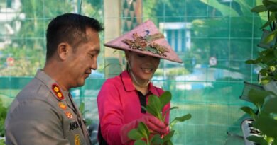 Dari Lahan Produktif ke Ketahanan Pangan. Kapolres Purwakarta Panen Sayur dan Ikan Bersama Bhayangkari Dari Lahan Produktif ke Ketahanan Pangan. Kapolres Purwakarta Panen Sayur dan Ikan Bersama Bhayangkari